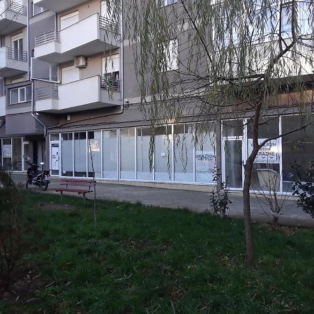 Petro Apartment Korce Exterior photo