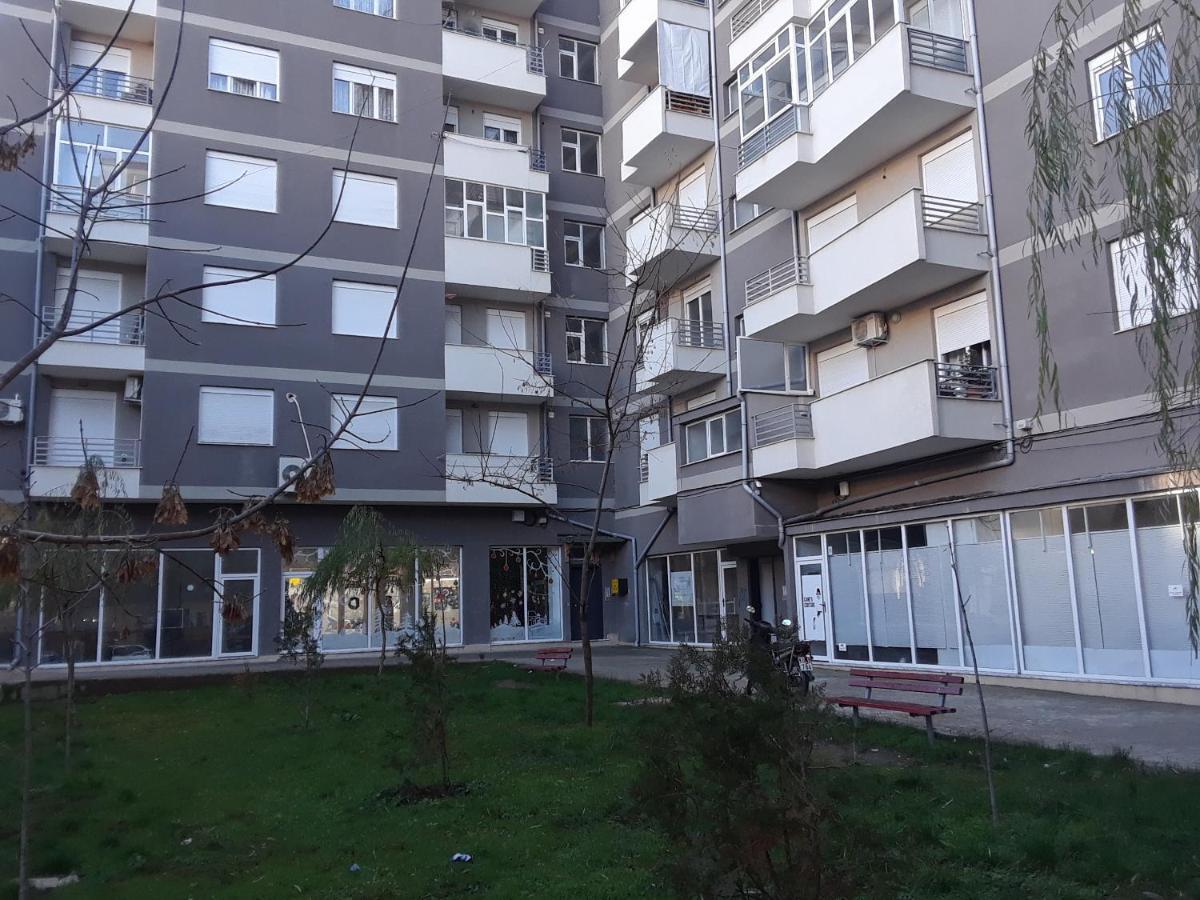 Petro Apartment Korce Exterior photo